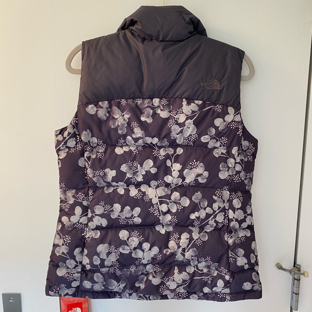 COPY - The North Face women’s floral print puffer vest - Picture 2 of 7